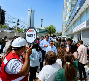 Un sismo de magnitud 7,2 sacudió el jueves 20 de agosto la región de Ayacucho, en el sur de Perú, con saldo preliminar de tres heridos leves y daños en 22 viviendas, 6 colegios y 12 postas médicas, informó el ministro de Defensa, Rafael Belaunde.