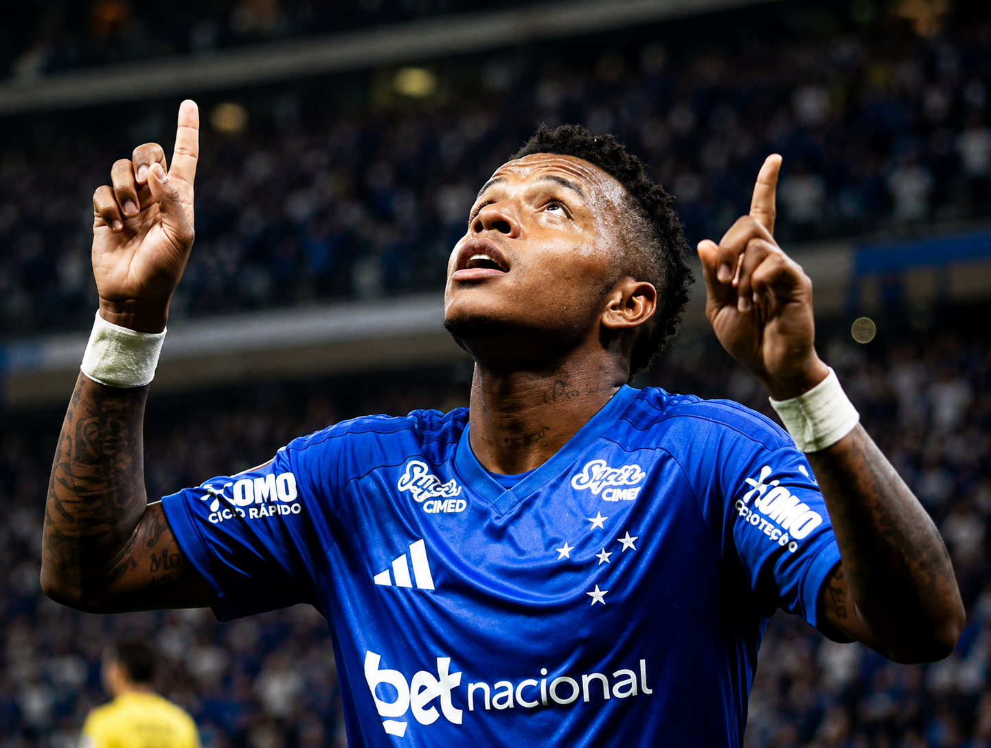 El ecuatoriano Keny Arroyo, extremo del Cruzeiro, anotó un espectacular golazo en el Mineirão ante el Flamengo, por la 24ª fecha del Campeonato Brasileirão.