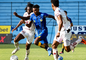 Hoy en un horario inusual (15h30) el Delfín SC, enfrenta a Mushuc Runa, en la ciudad de Ambato, por la fecha 27 de la LigaPro Ecuabet 2026 Delfín que juega unos buenos primeros tiempos en los últimos partidos